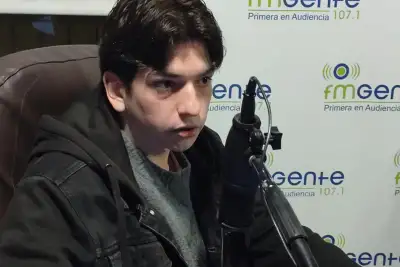 Tiene 20 años, estud...