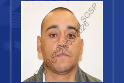 La Policía busca a u...