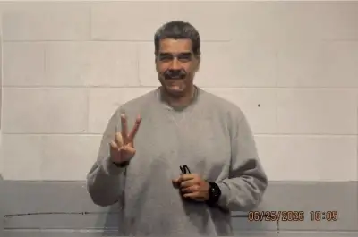 Nicolás Maduro reapa...