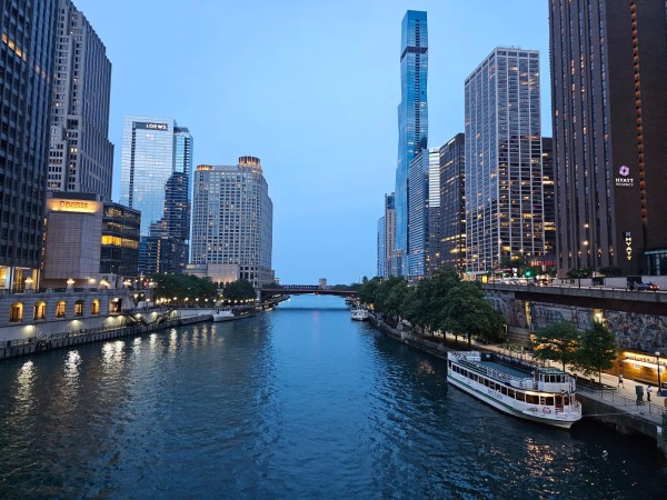 La ciudad de Chicago se constituye en un fuerte polo de atracción turística por lo cual desarrolla múltiples atractivos